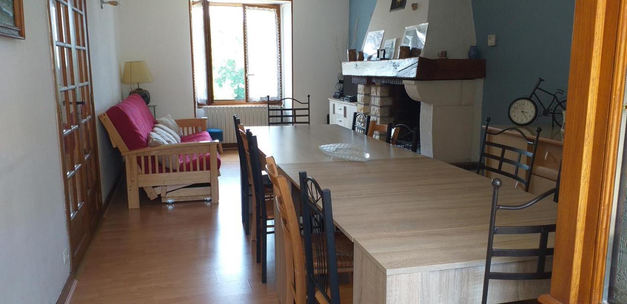 Maison Pour Nombreuses Personnes Pousseaux ภายนอก รูปภาพ
